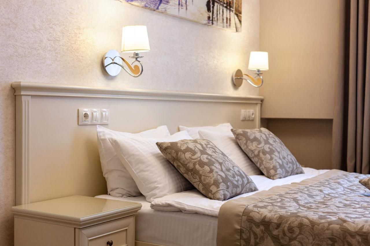 Royal Mini-Apart Hotel On Rynok Square Lviv Exterior foto